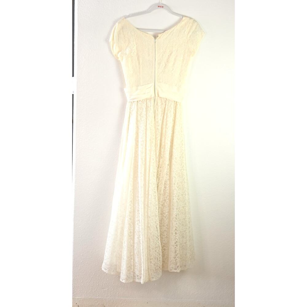 Vintage Ivory lace wedding dress v-neckline  full skirt XS-0-2 - Picture 6 of 9